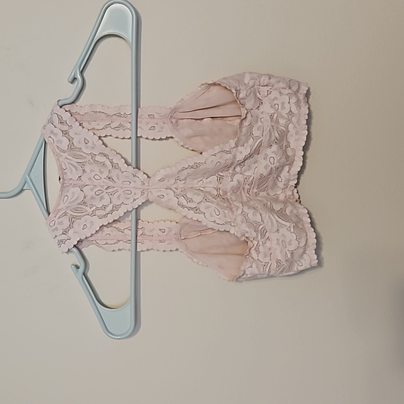Free people intimately pale pink Razor back lace Bralette. In EUC - Picture 3 of 3
